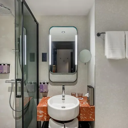 Hotel Tribe Budapest Airport 4*