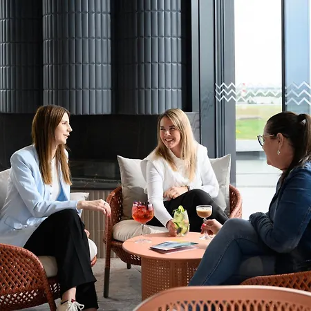 ホテル Tribe Budapest Airport