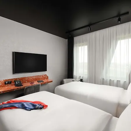 Tribe Budapest Airport ホテル 4*