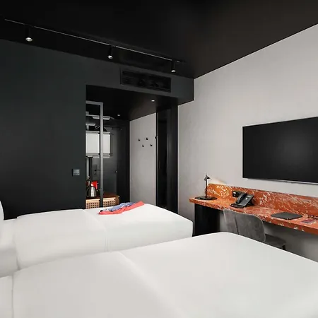 Tribe Budapest Airport ホテル 4*