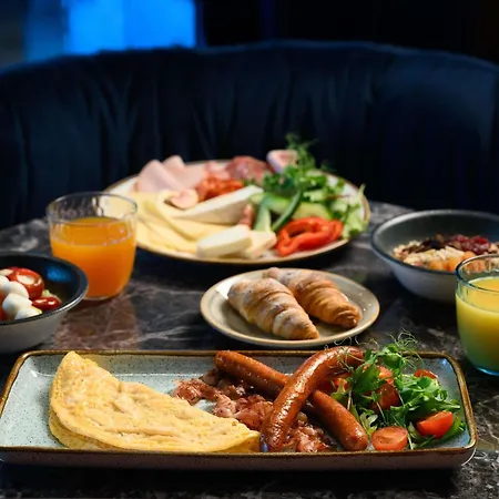 Tribe Budapest Airport ホテル 4*