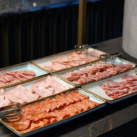 ホテル Tribe Budapest Airport 4*