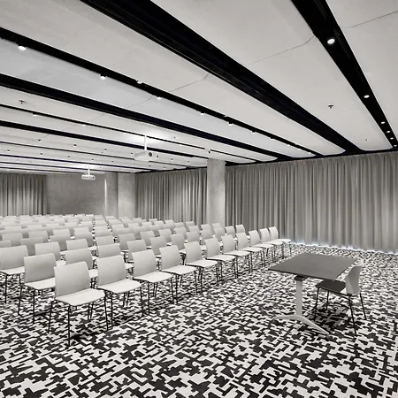 ホテル Tribe Budapest Airport 4*