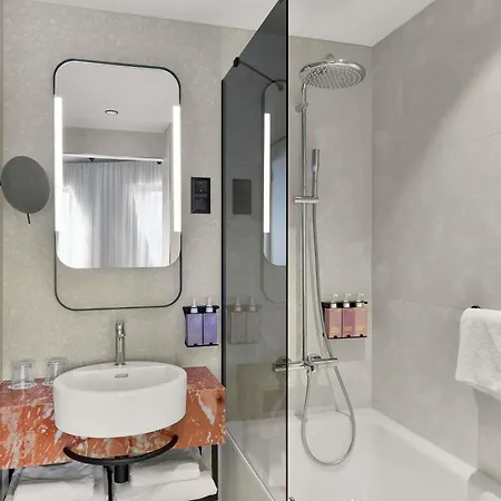 מלון Tribe Budapest Airport 4*
