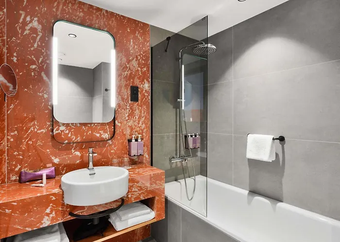 Hotell Tribe Budapest Airport 4*